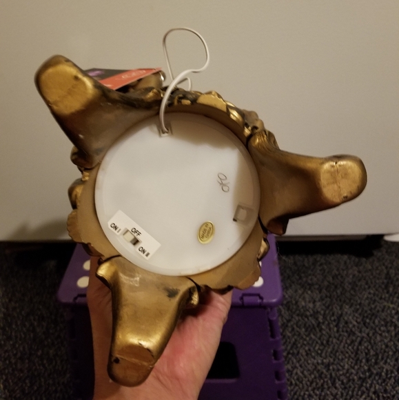 CRYSTAL BALL SKULL LIGHT  MOTION SOUND SNOW GLOBE - Picture 6 of 7